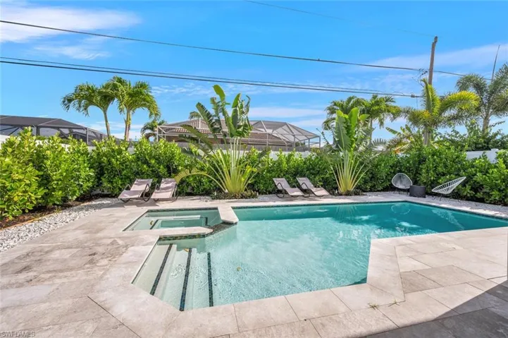 681  93rd N AVE, Naples, FL 34108