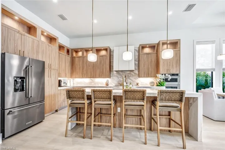 681  93rd N AVE, Naples, FL 34108