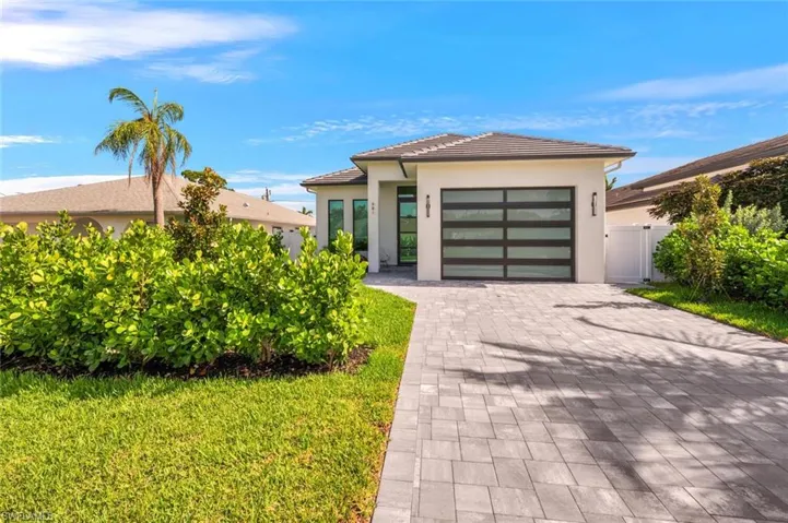 681  93rd N AVE, Naples, FL 34108