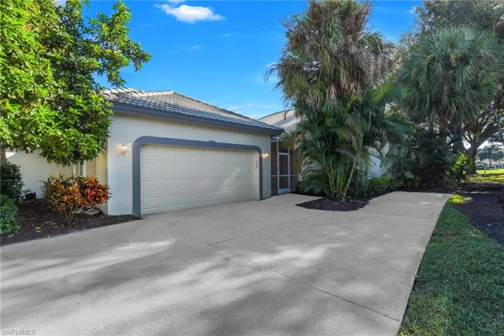 Attached Villa w/ Side Facing Garage