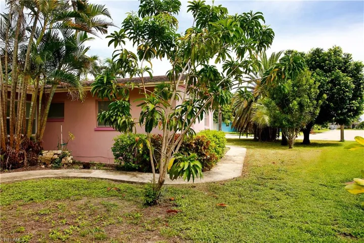 120 E Lake Dr, Lehigh Acres, Florida 33936