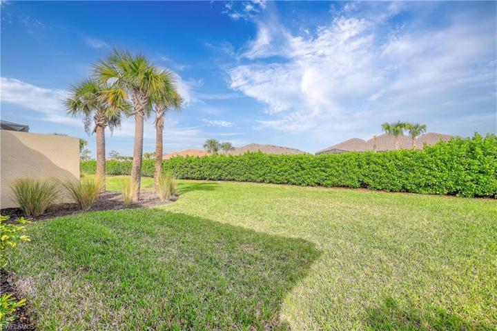 15194  Tolmino  ST, Naples, FL 34114