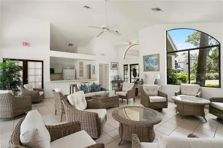 81 Emerald Woods Dr M8, Naples, Florida 34108