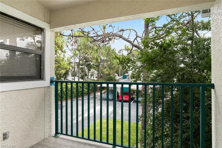 81 Emerald Woods Dr M8, Naples, Florida 34108