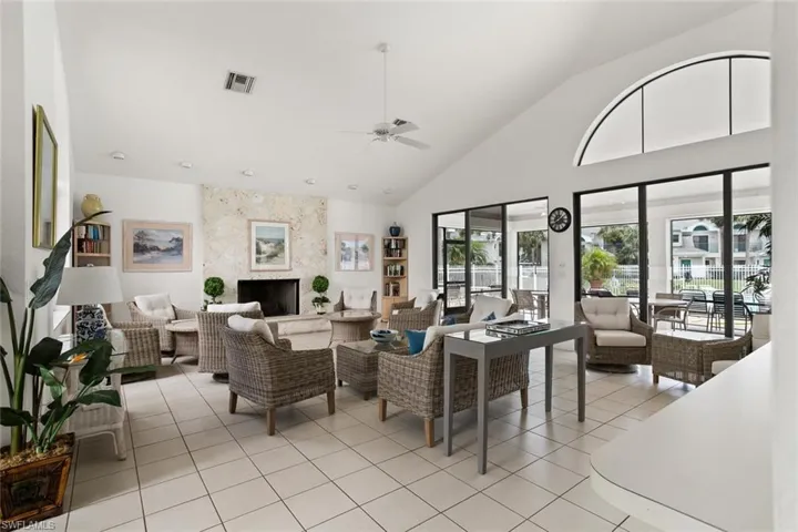 81 Emerald Woods Dr M8, Naples, Florida 34108