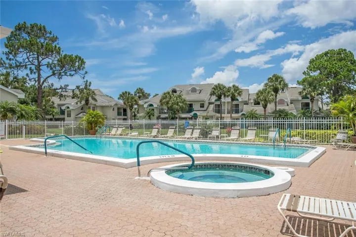 81 Emerald Woods Dr M8, Naples, Florida 34108