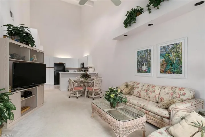 81 Emerald Woods Dr M8, Naples, Florida 34108