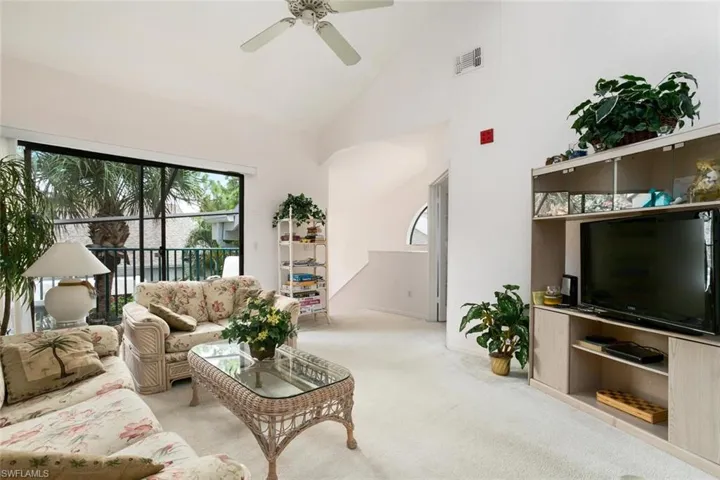 81 Emerald Woods Dr M8, Naples, Florida 34108
