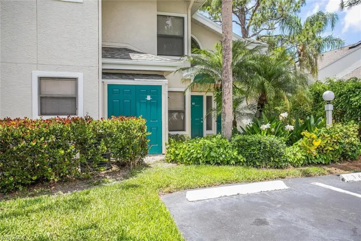 81 Emerald Woods Dr M8, Naples, Florida 34108
