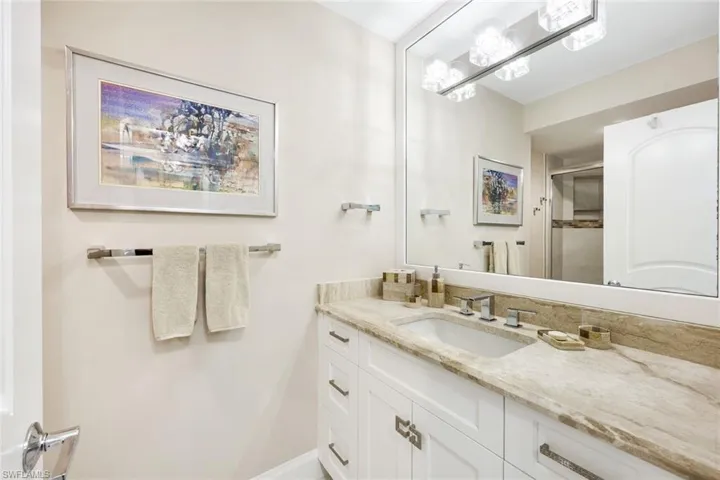En-suite guest bath