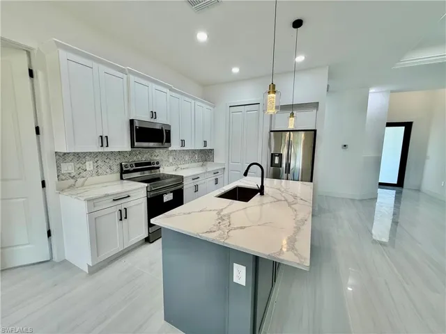 17  Wellington  AVE, Lehigh Acres, FL 33936
