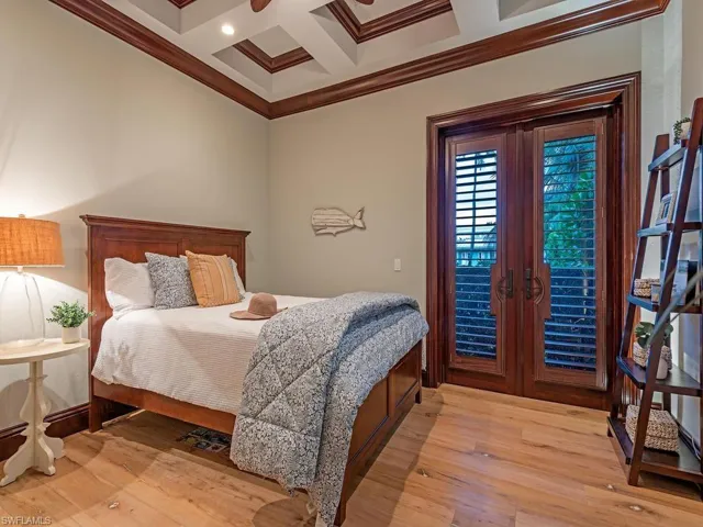 Downstairs guest room w/coffered ceiling. Walk-in closet