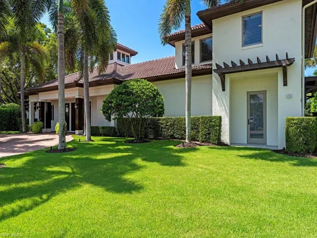 131 3rd St N, Naples, Florida 34102