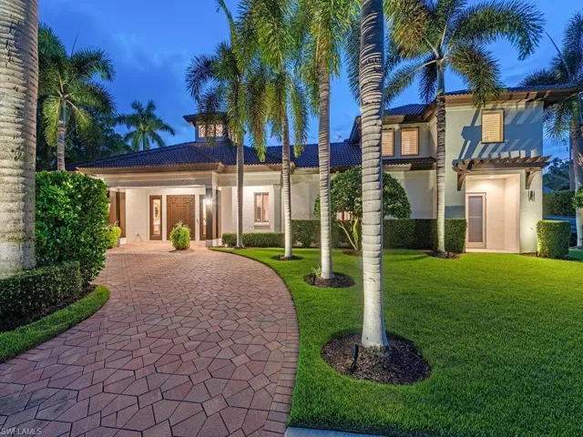 131 3rd St N, Naples, Florida 34102