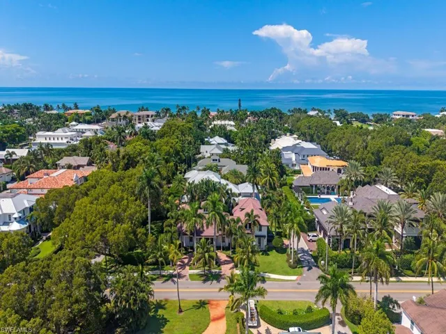 131 3rd St N, Naples, Florida 34102