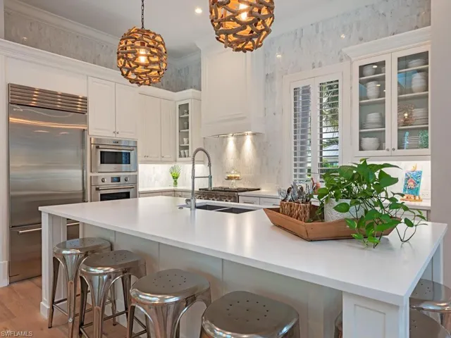 131 3rd St N, Naples, Florida 34102