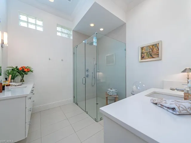 131 3rd St N, Naples, Florida 34102
