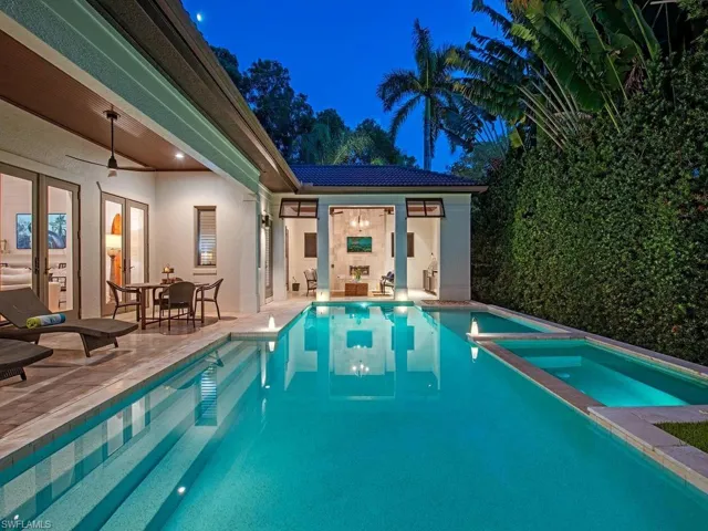 131 3rd St N, Naples, Florida 34102