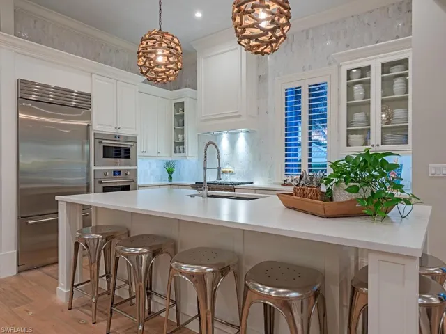 131 3rd St N, Naples, Florida 34102