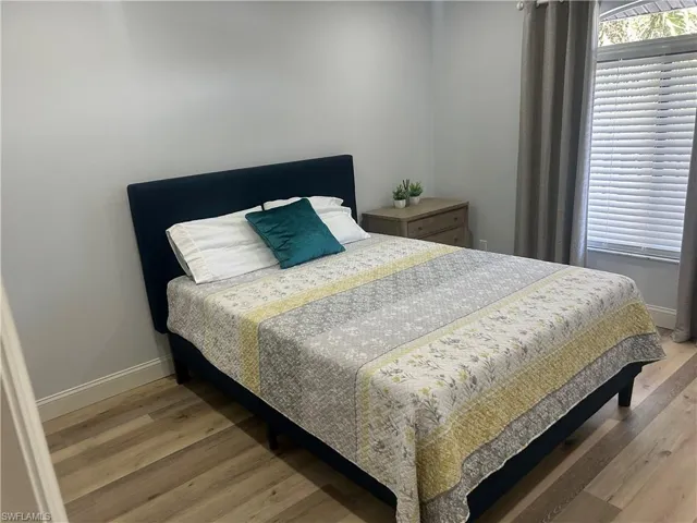 Guest bedroom with queen size bed