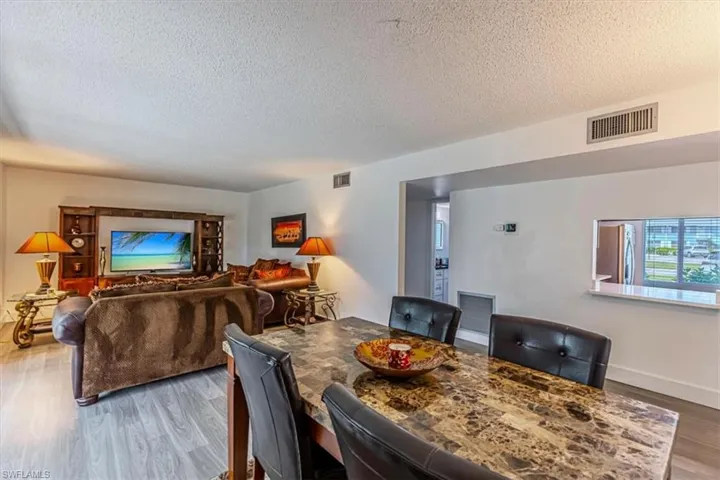 215  Palm  DR, Naples, FL 34112