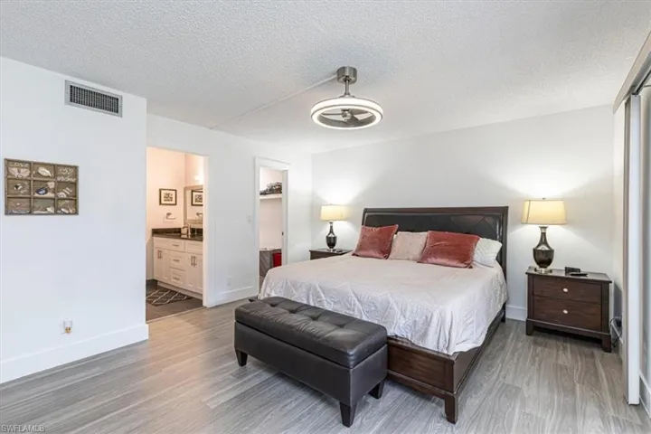 215  Palm  DR, Naples, FL 34112