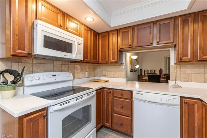215  Palm  DR, Naples, FL 34112