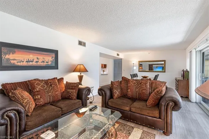 215  Palm  DR, Naples, FL 34112