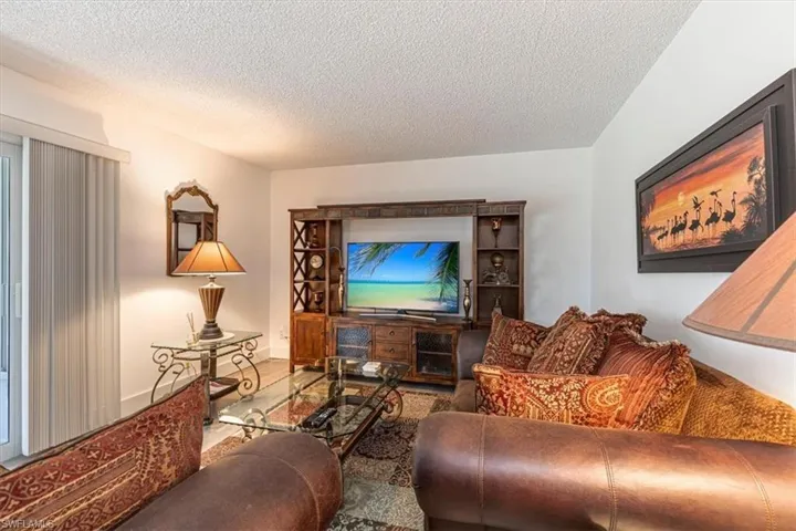 215  Palm  DR, Naples, FL 34112