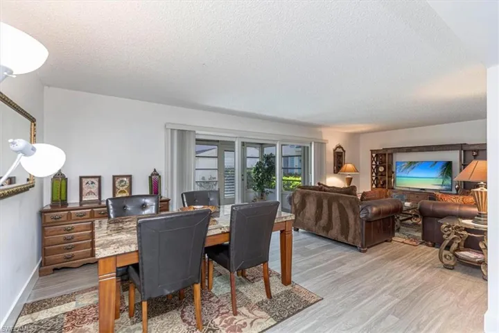 215  Palm  DR, Naples, FL 34112