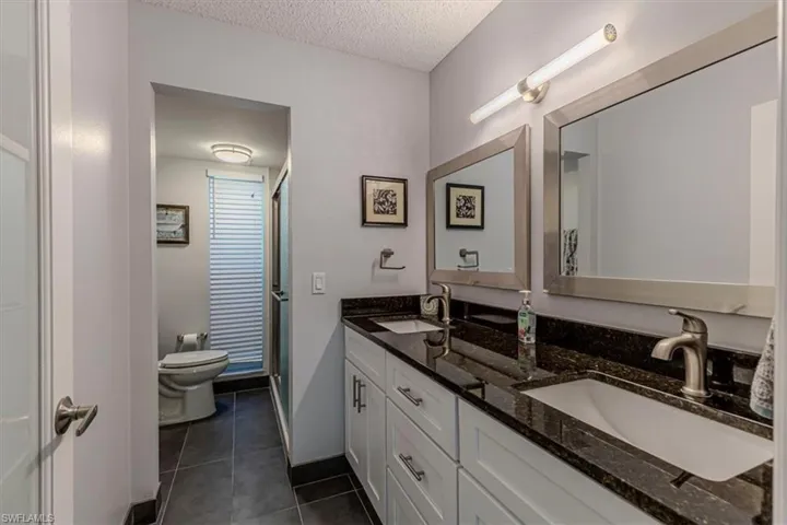 215  Palm  DR, Naples, FL 34112