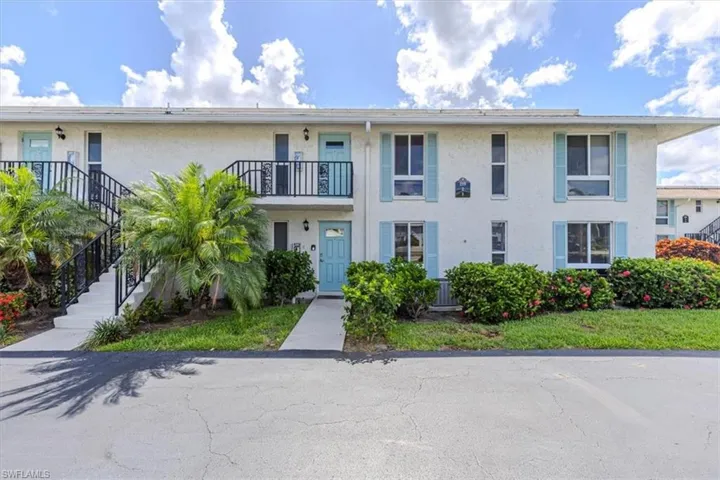 215  Palm  DR, Naples, FL 34112