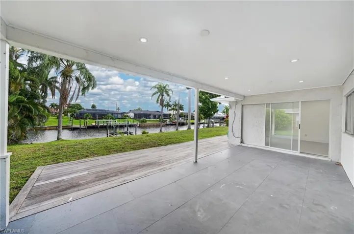 2031 Se 25th Ln, Cape Coral, Florida 33904