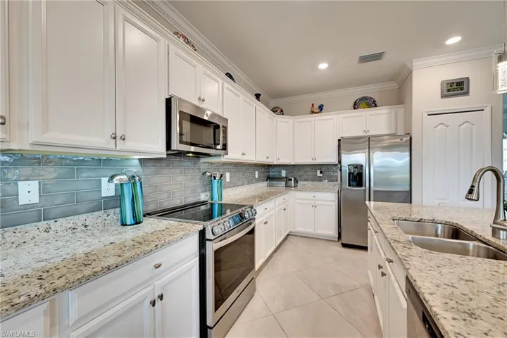 3697 E Hampton  CIR, Alva, FL 33920