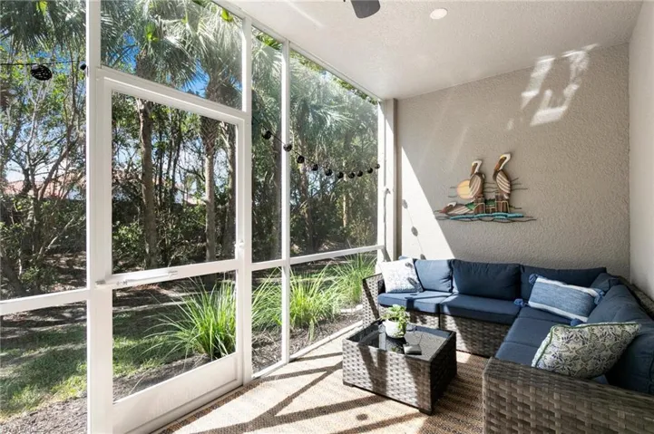Sunroom / solarium featuring an outdoor hangout area