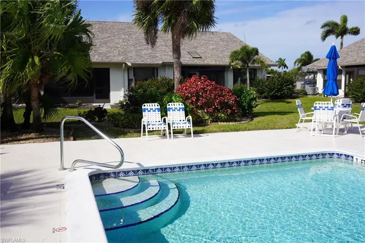 Courtyard pool - corner condo
