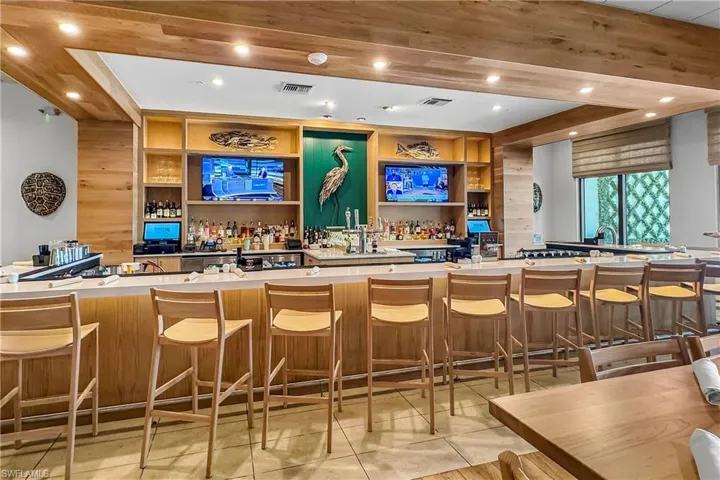 Full service bar in Verdana's restaurant.