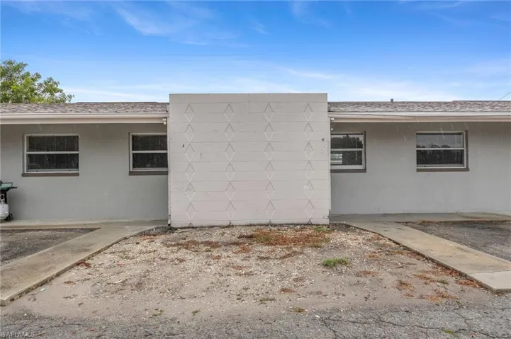 24 W Mariana  AVE, North Fort Myers, FL 33903