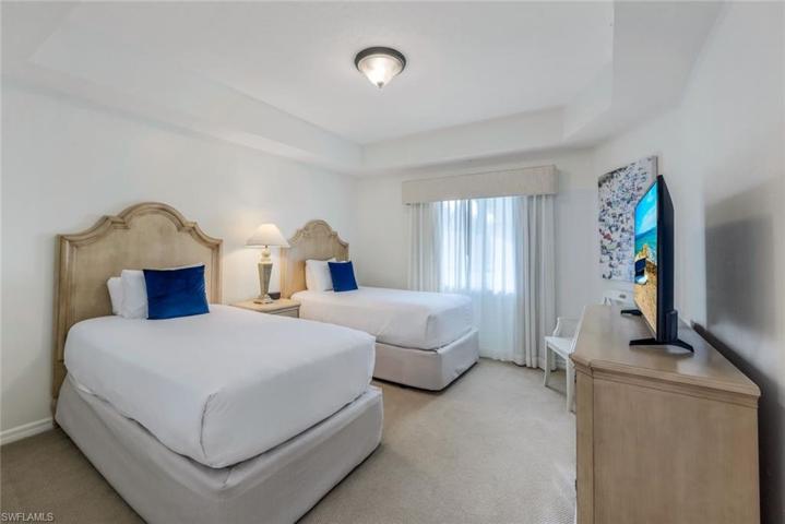 Guest room has 2 double beds