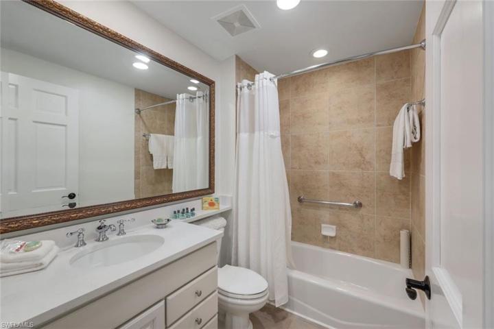 Guest Bathroom with tub
