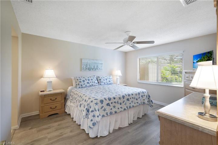 38  Glades  BLVD, Naples, FL 34112