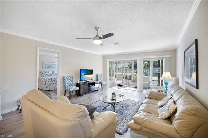 38  Glades  BLVD, Naples, FL 34112