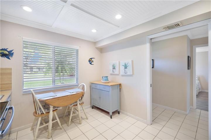 38  Glades  BLVD, Naples, FL 34112