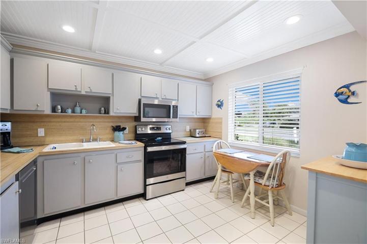 38  Glades  BLVD, Naples, FL 34112