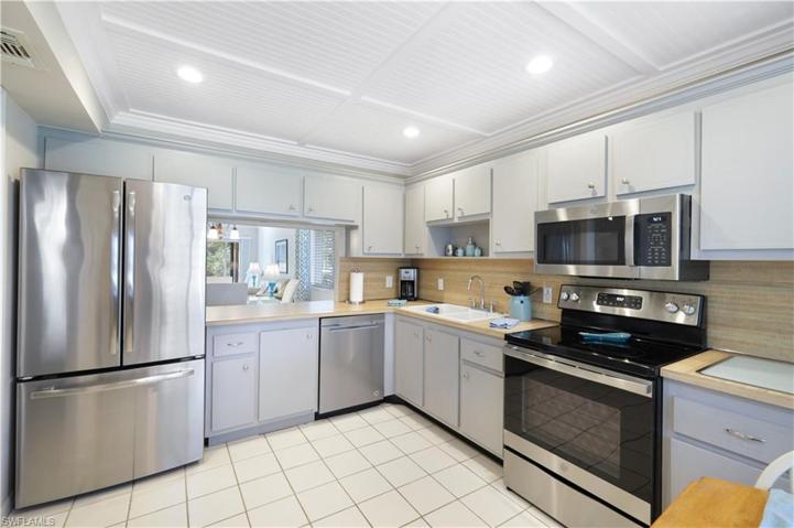 38  Glades  BLVD, Naples, FL 34112