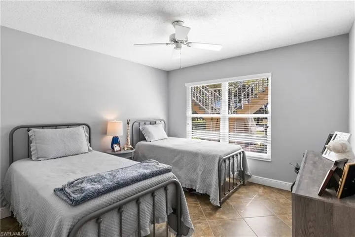 1210  Yesica Ann  CIR, Naples, FL 34110