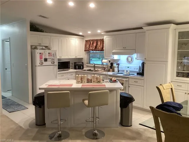 617  Charlemagne  BLVD, Naples, FL 34112