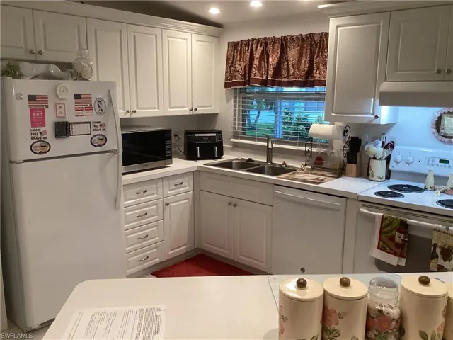 617  Charlemagne  BLVD, Naples, FL 34112