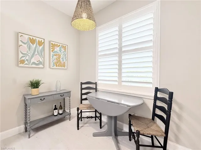 Eat in kitchen/breakfast room