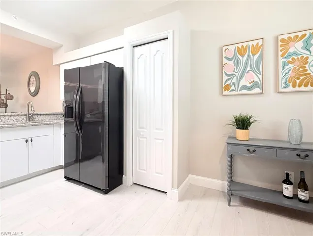 Kitchen w/ pantry